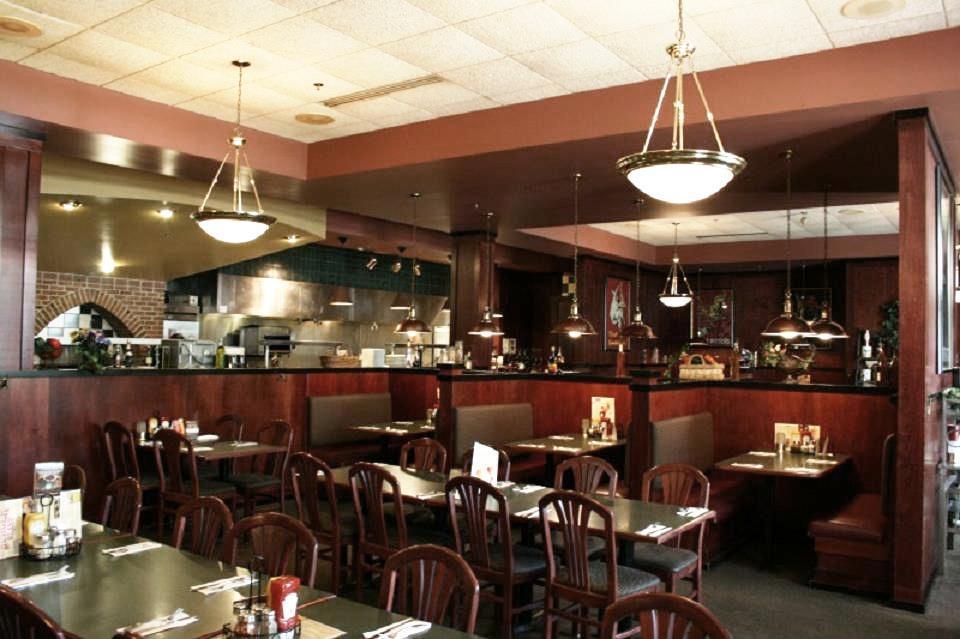 The Plaza Hotel & Suites Winona Restaurant photo